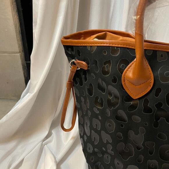 Black Weekend Tote/ carry on Bag/Animal Print Shoulder handbag- NWT - Picture 3 of 8